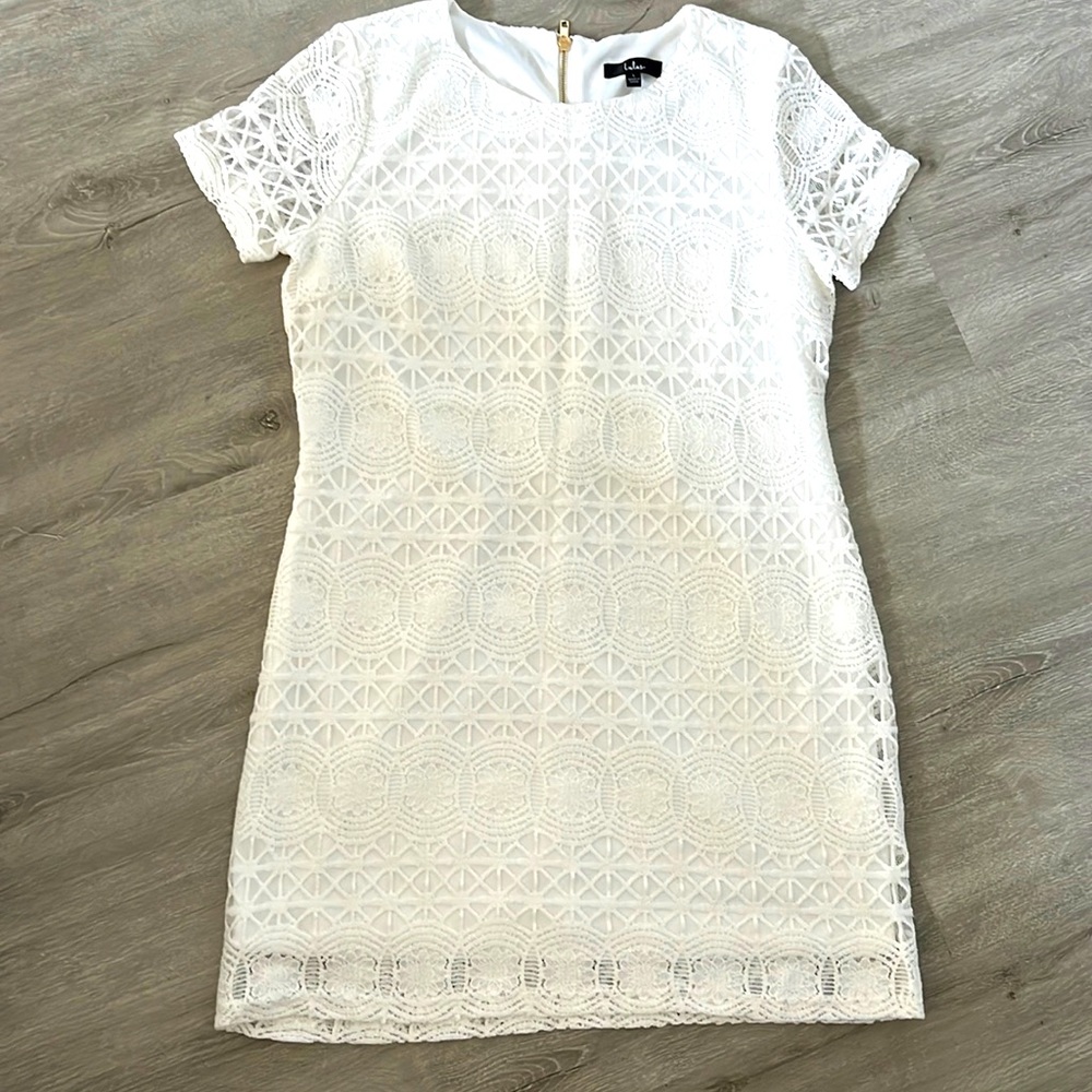 Embroidered Short Sleeve Shift Mini Dress